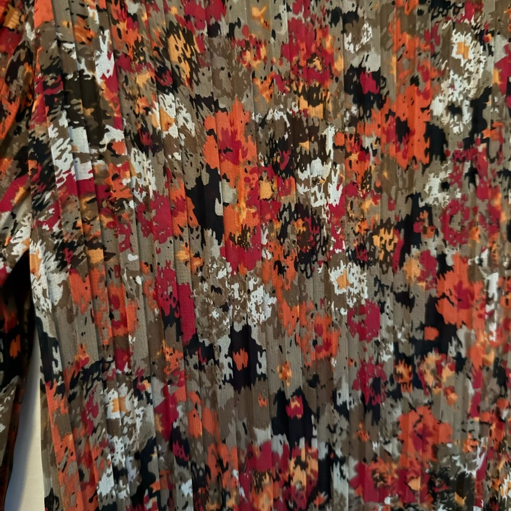 Floral Ruffle Button-Front Blouse - Picture 5 of 7